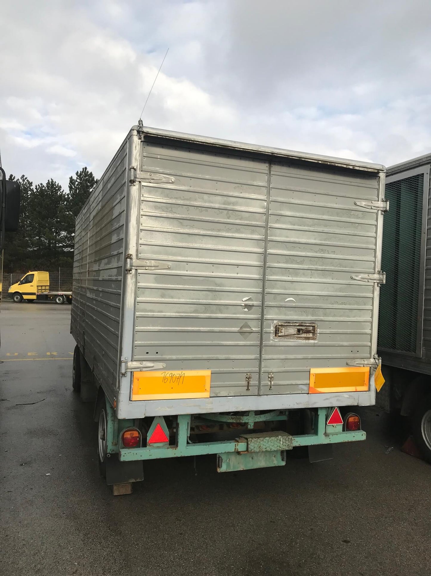 Stromaggregat mit Mercedes Motor V8 Diesel