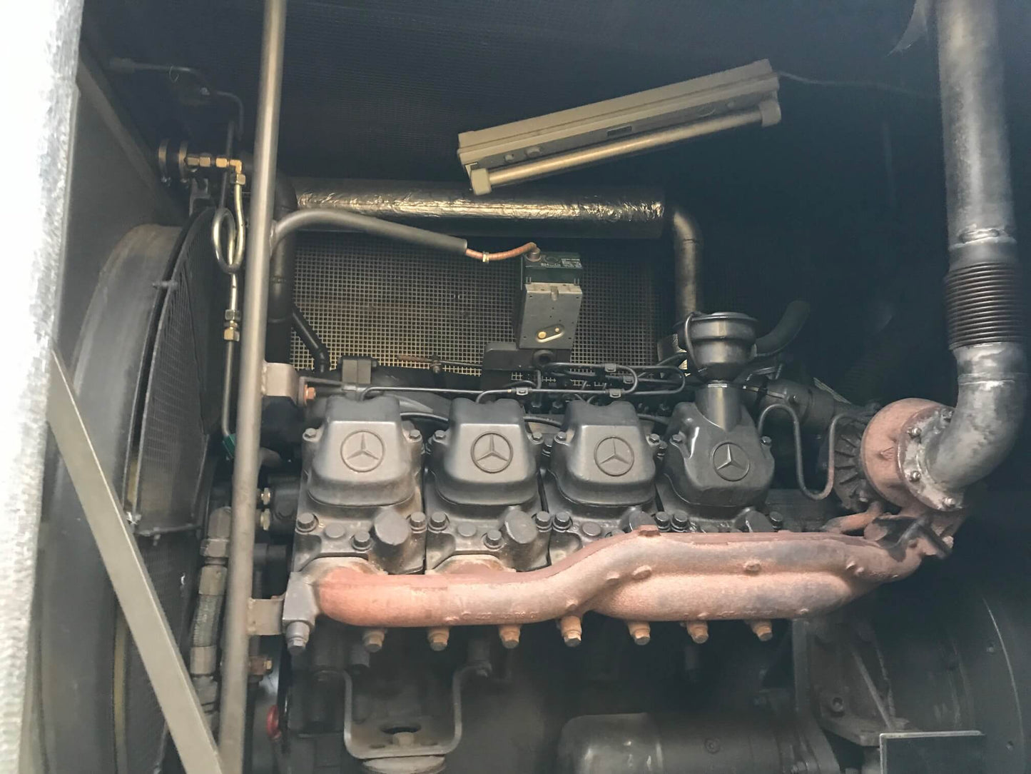 Stromaggregat mit Mercedes Motor V8 Diesel