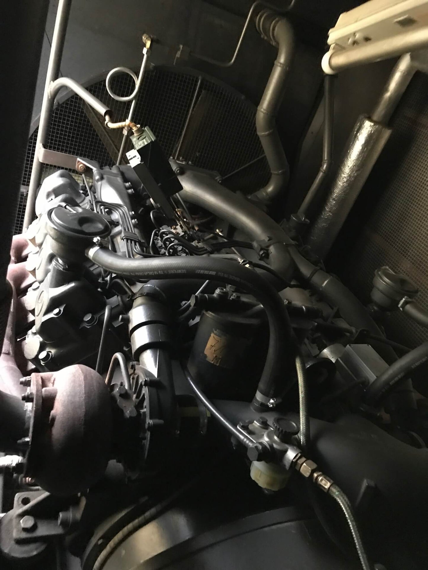 Stromaggregat mit Mercedes Motor V8 Diesel
