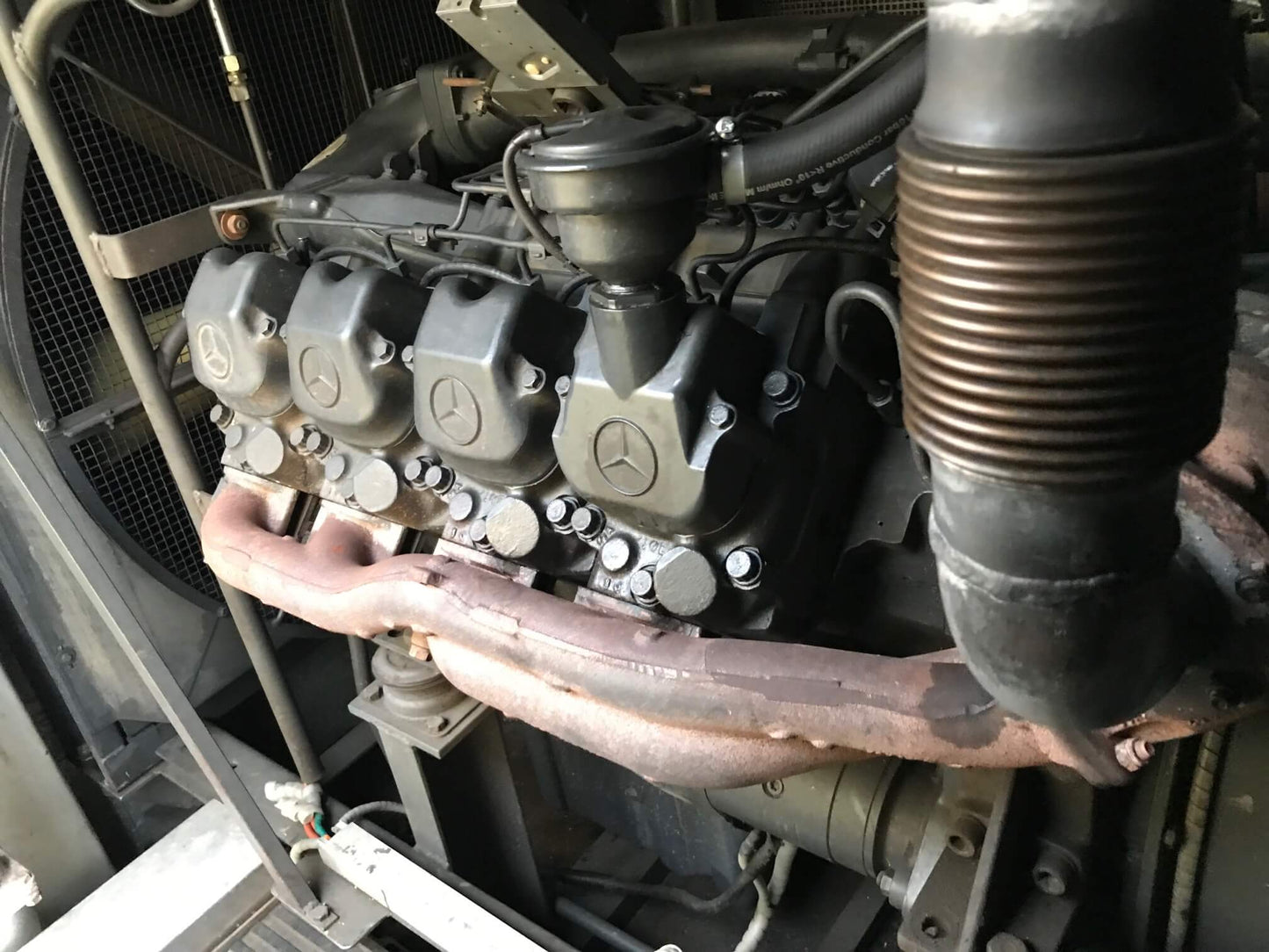 Stromaggregat mit Mercedes Motor V8 Diesel