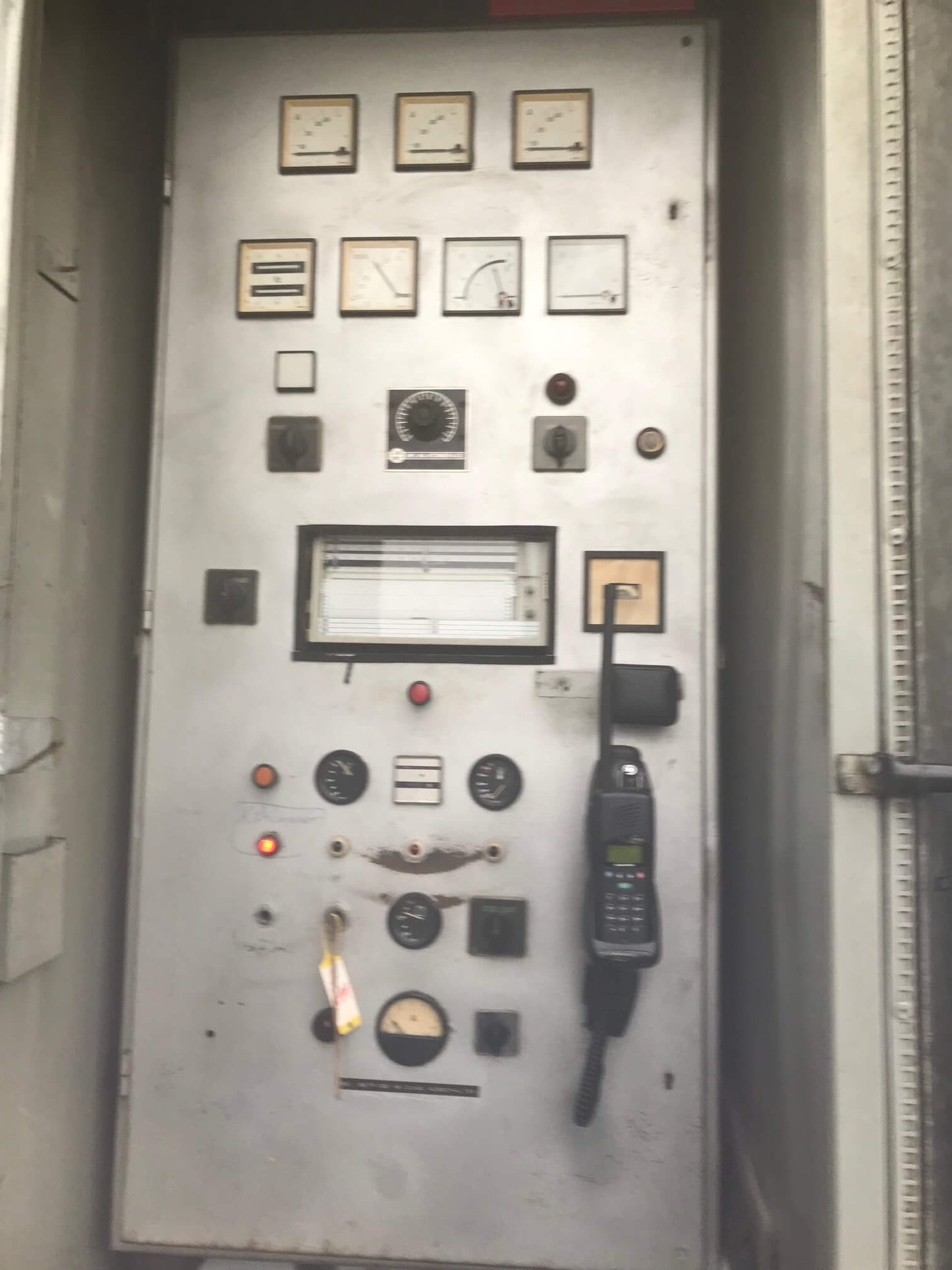 Stromaggregat mit Mercedes Motor V8 Diesel