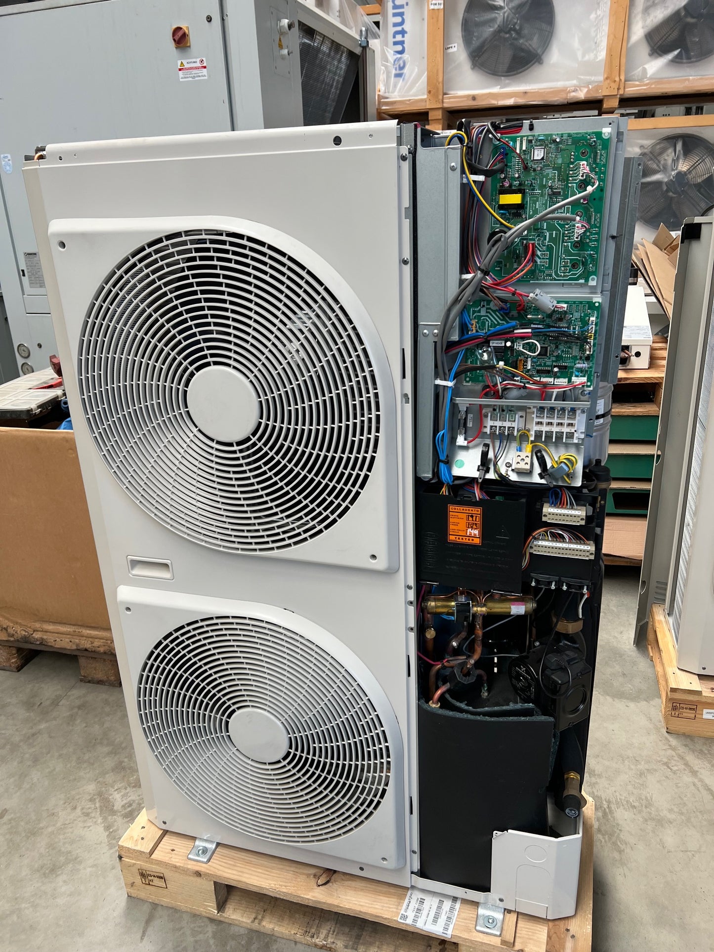 Luft-Wasser-Wärmepumpe NEU Carrier 12kW 30AWH012HD9 Monoblock, R410A.