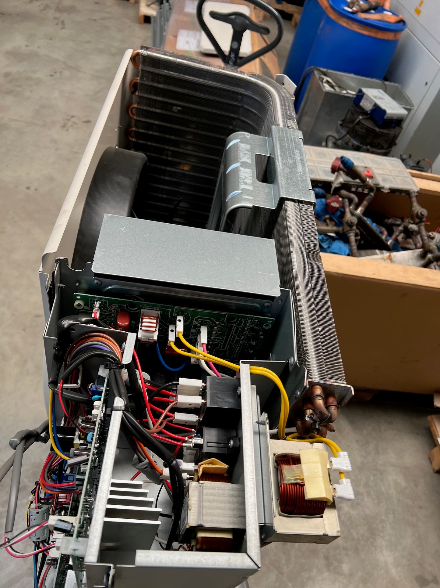 Luft-Wasser-Wärmepumpe NEU Carrier 12kW 30AWH012HD9 Monoblock, R410A.