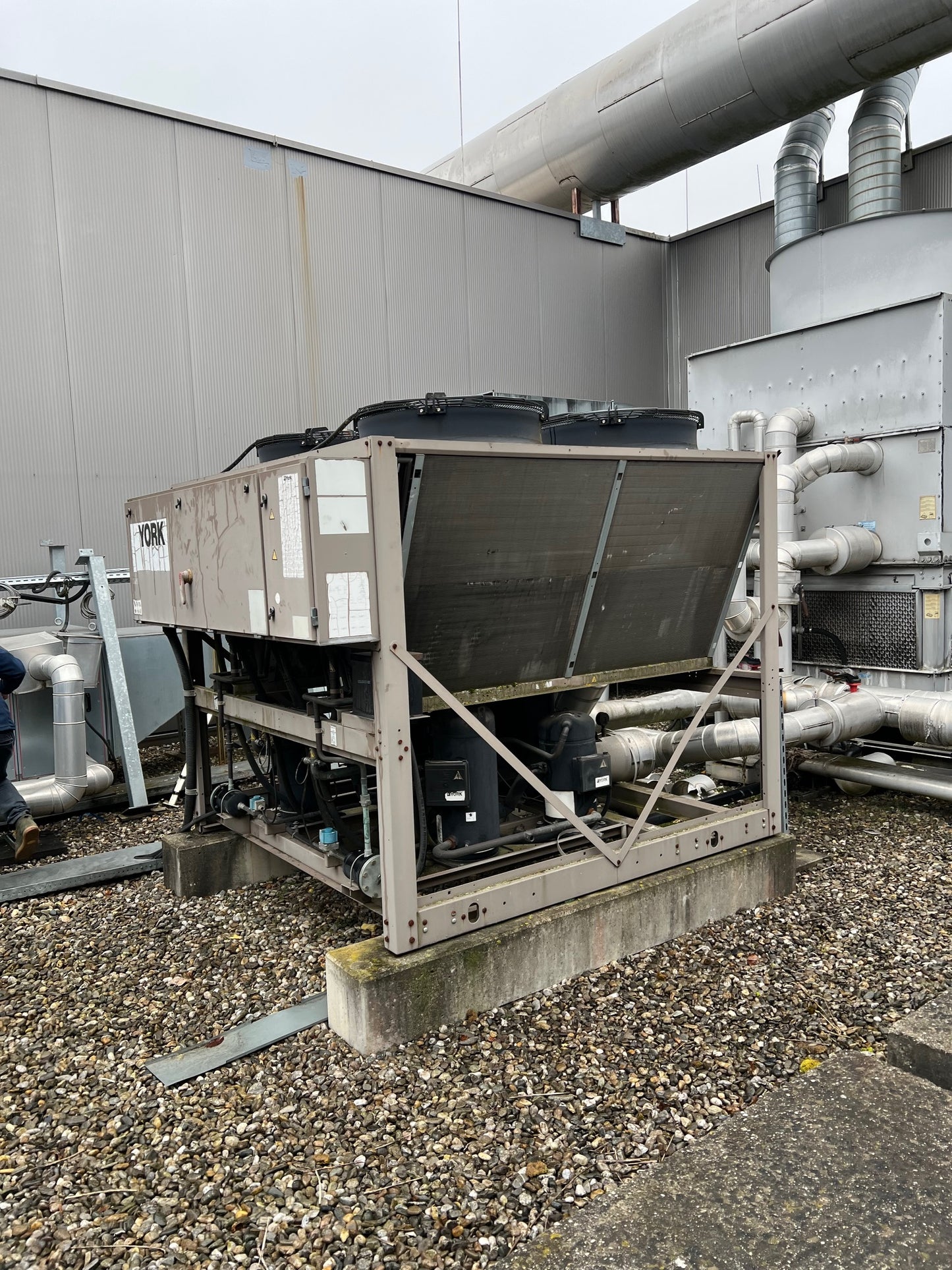 Kaltwassersatz Chiller YORK 170 kW