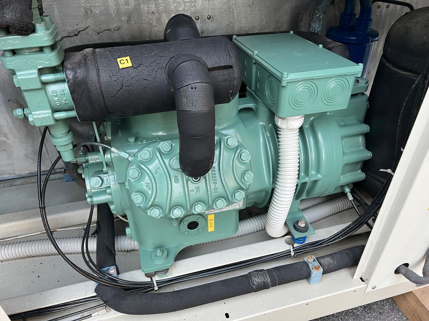Schockfrosteranlage mit 2 Bitzer Verdichter Type S6F-30.2Y, samt Verflüssiger, Schaltkasten und Sammler