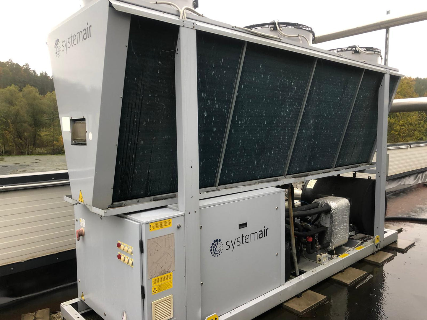 Kaltwassersatz SYSTEMAIR mit Wärmepumpe